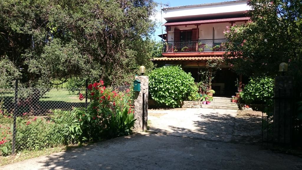 Hotel Akamatis Giorgos à Therma  Extérieur photo